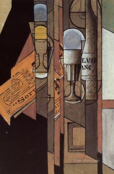 フアン・グリス Painting - メガネの新聞とワインのボトル フアン・グリ